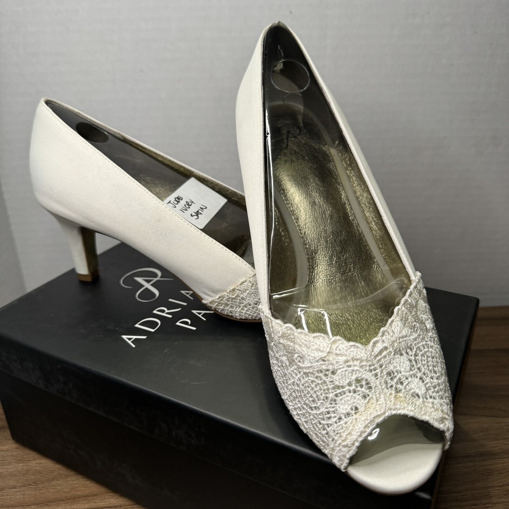 NIB Adrianna Papell Jude Ivory Satin Lace Peep Toe 2.5" Pumps Heels 9.5W